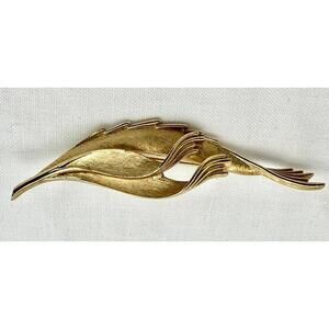Vintage Crown Trifari Brushed gold tone brooch 1960s